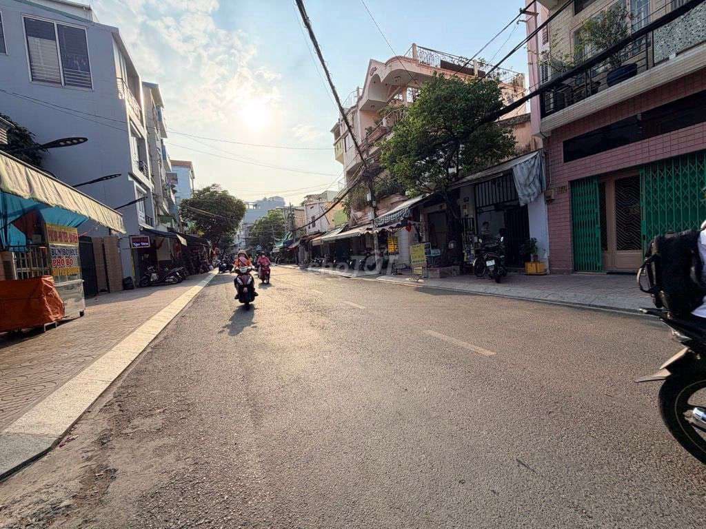 Dòng tiề 40tr/tháng CHDV giử tiền gần chợ Bà Chiểu Bình Thạnh sát Q1