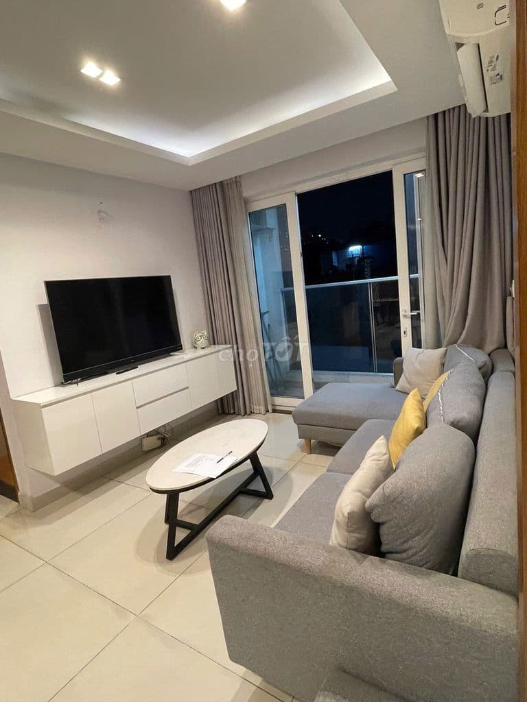 Cho thuê căn Sky Center, 80m2 góc, 2pn2wc, có NT -17tr ,gần sân bay