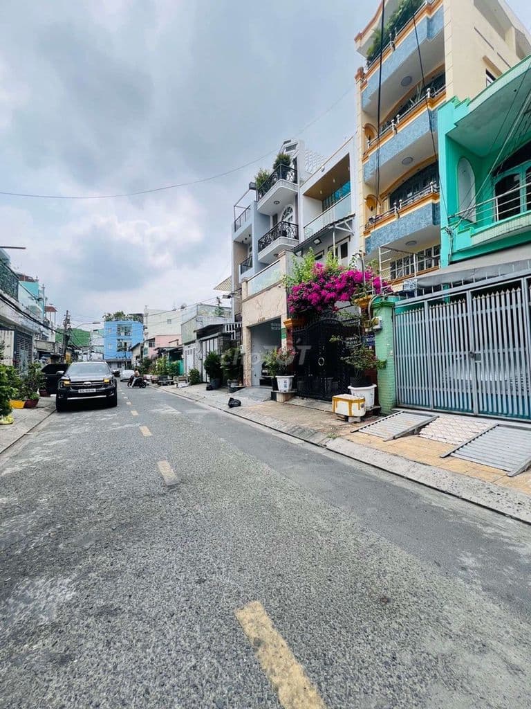 8 tỷ 800 thương lượng, nhà 3 tầng mặt tiền, diện tích : 4 × 19