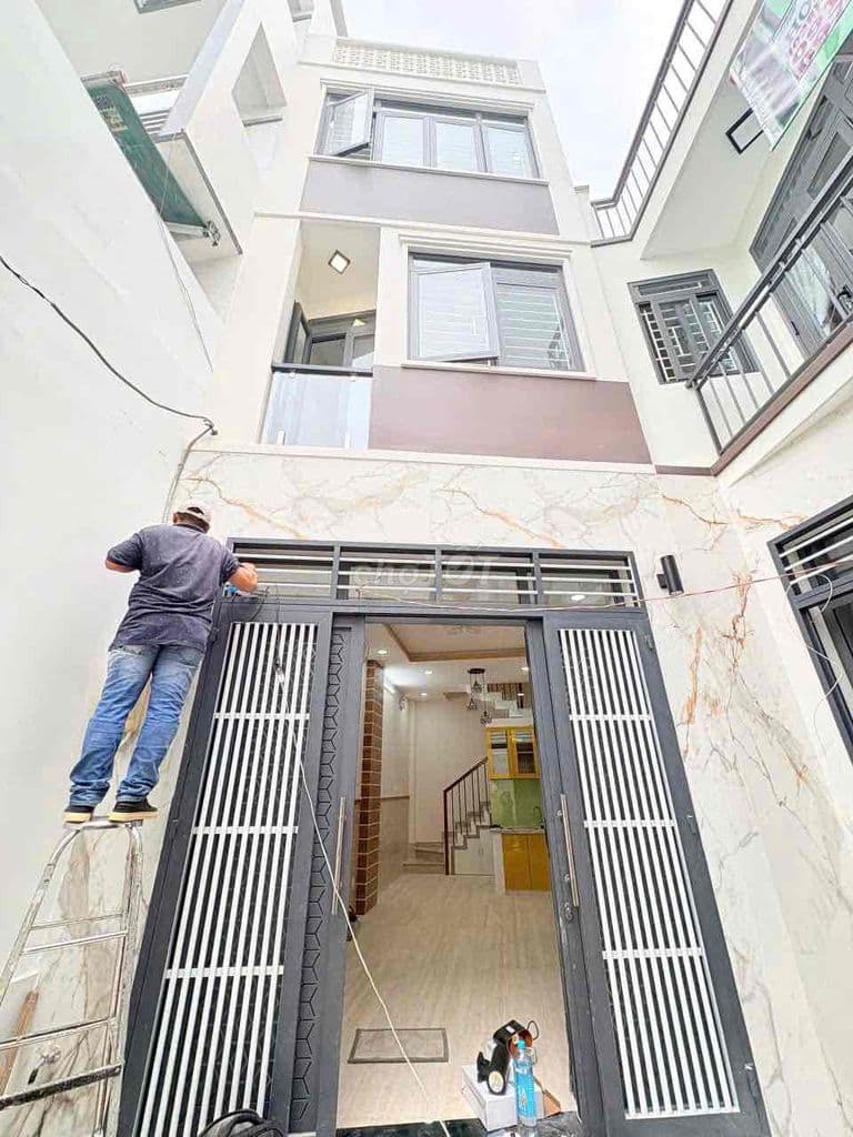 Nhà mới 3.4x10.2m 1 trệt 2 lầu st full nội thất hẻm / Lạc Long Quân