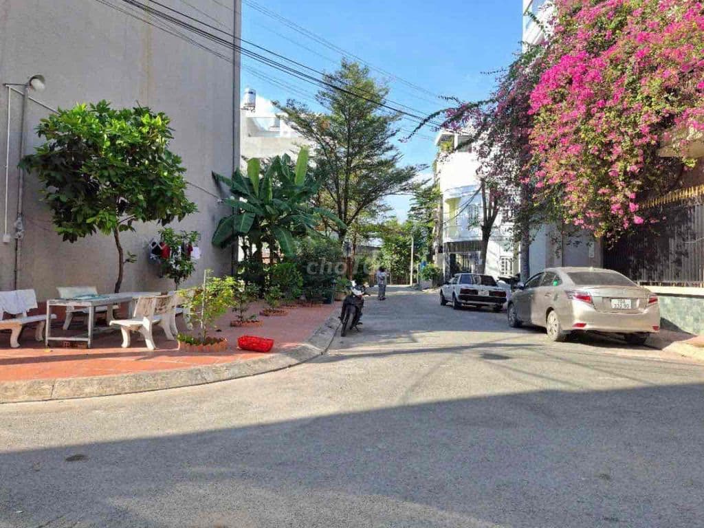 Lô đất đường 827 Phú Hữu giá chỉ 3ty7
