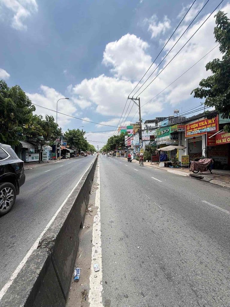 GẤP BÁN - NHÀ MẶT TIỀN - CÓ THANG MÁY - NGAY CHỢ - 6x30 - 7TẦNG - 10.5