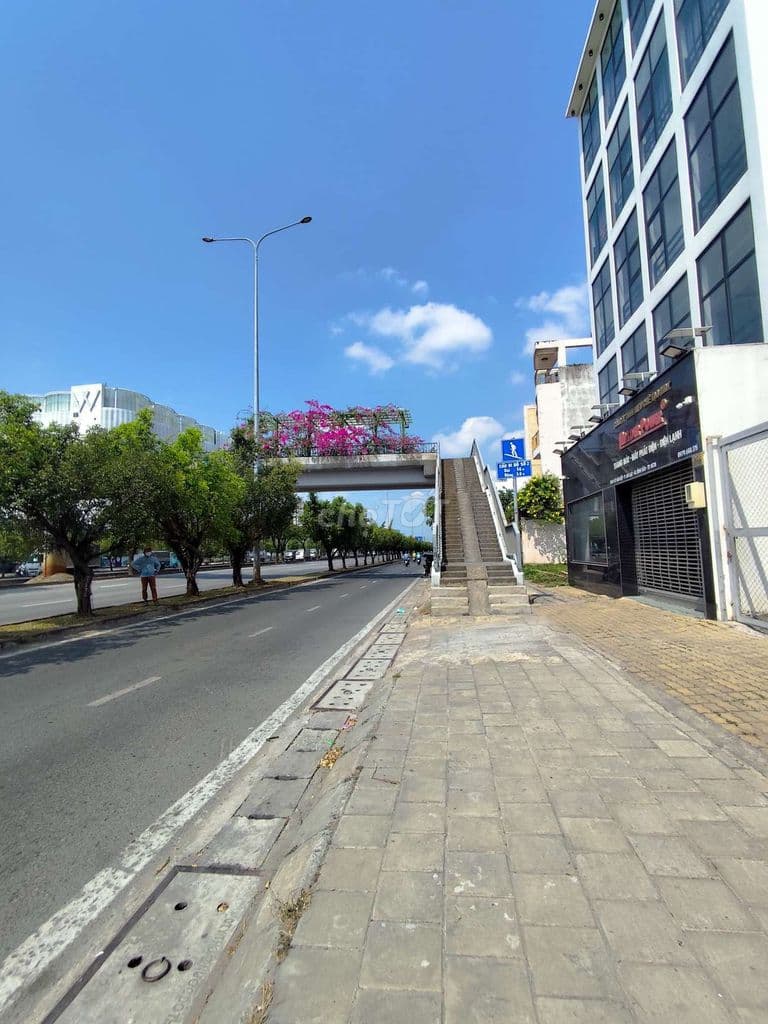 Bán đất mặt tiền Đại lộ Võ Văn Kiệt 4.5x20 tien xây văn phòng công ty