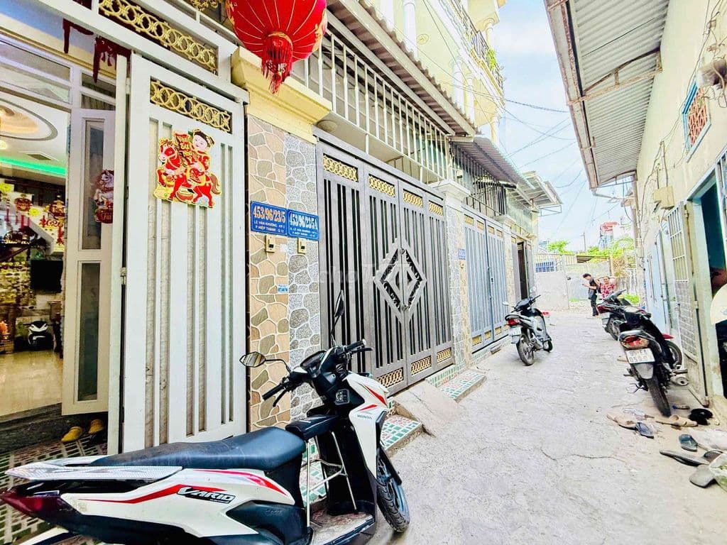 Q12. NHÀ PHỐ ĐÚC 2 LẦU 3 PHÒNG NGỦ 3 TOLET ĐƯỜNG LÊ VĂN KHƯƠNG - Ảnh 2