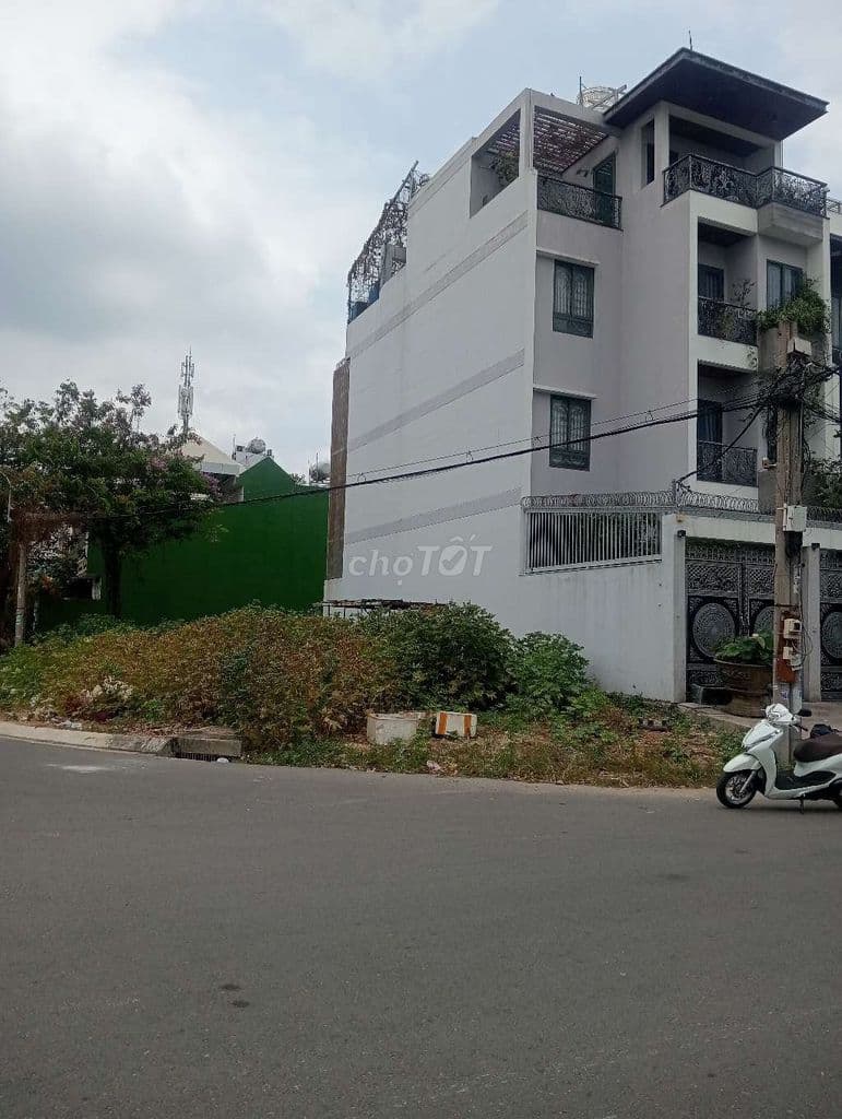 lô gốc 2 mặt tiền đường số 22 KDC ấp 5 phong phú DT 9m x 19.5m