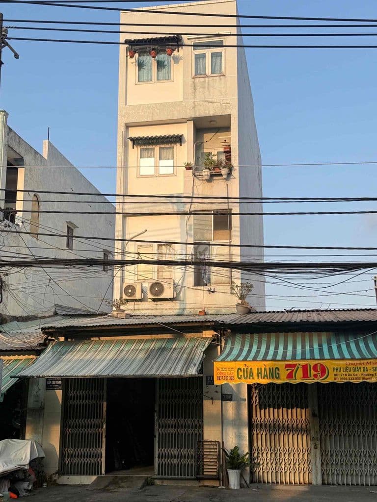 Cần bán nhà MT Âu Cơ, khu dân cư đông đúc