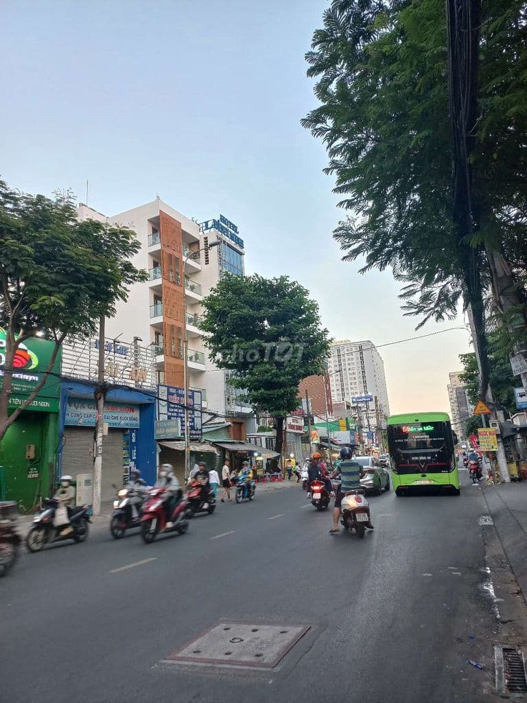 HXH Thông phong cách bán cổ điển vị trí đẹp gần mặt tiền Bình Thạnh