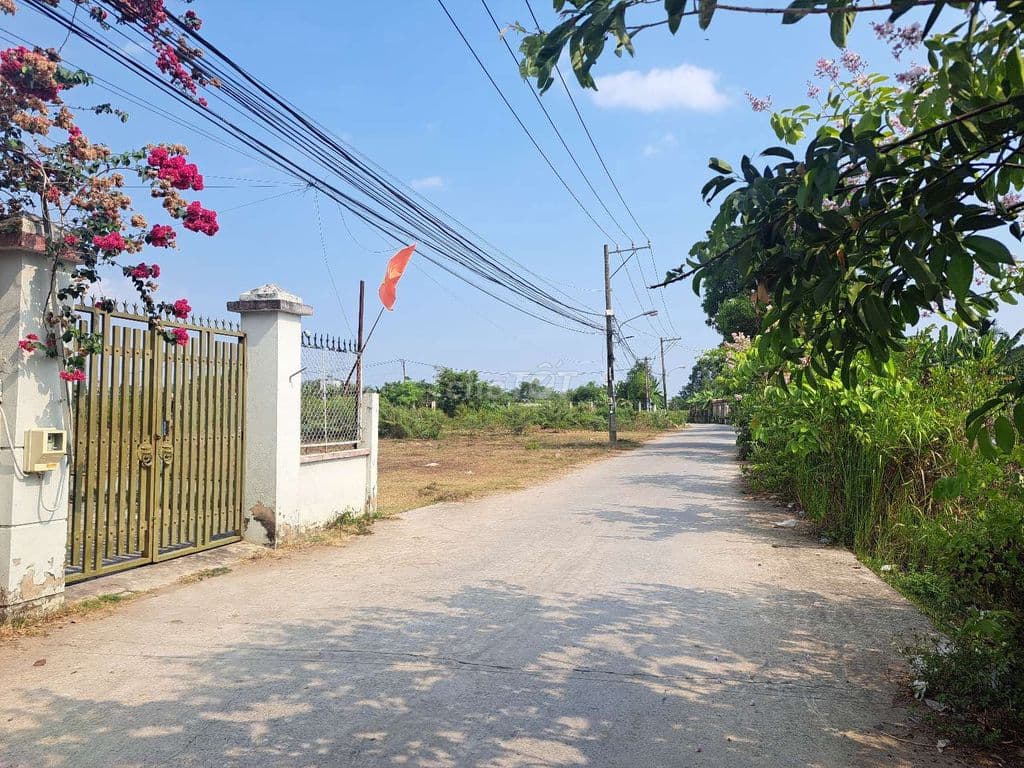 Đất Lớn 3040m2 thổ cư Làm Kho Xưởng - Biệt Thự Sân Vườn.Q9