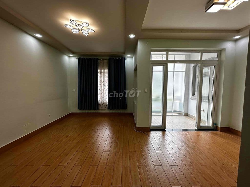 Cần bán nhà đường CMT8 - Ảnh 3