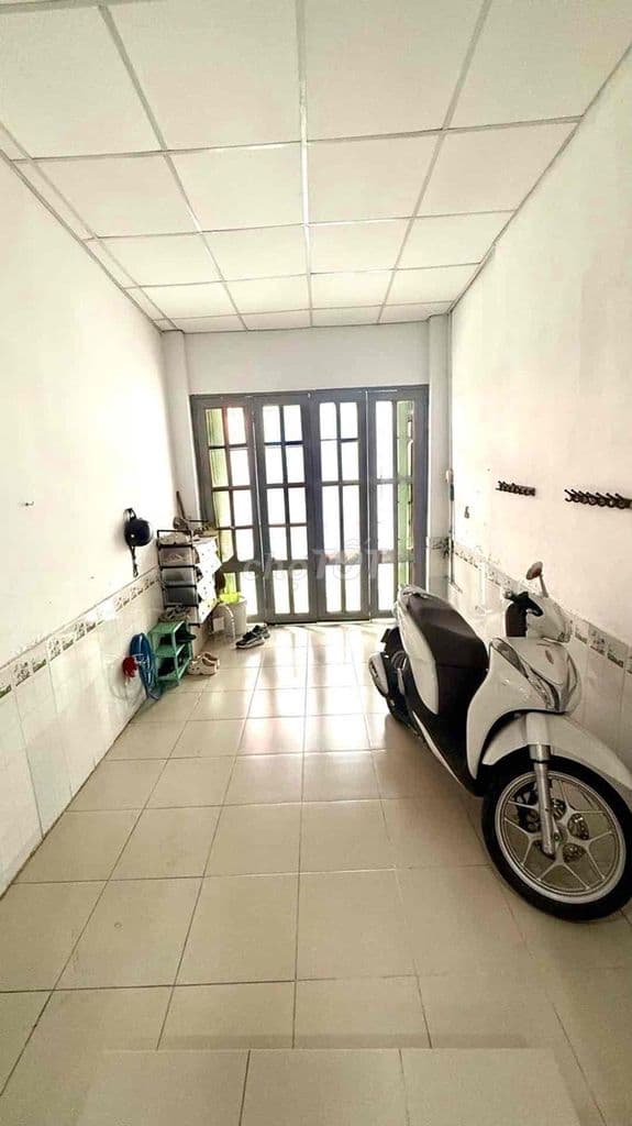 Bán nhà hẻm ô tô Quận 7, 1 trệt 2 lầu, 7PN, gần Q4 – giá tốt - Ảnh 2