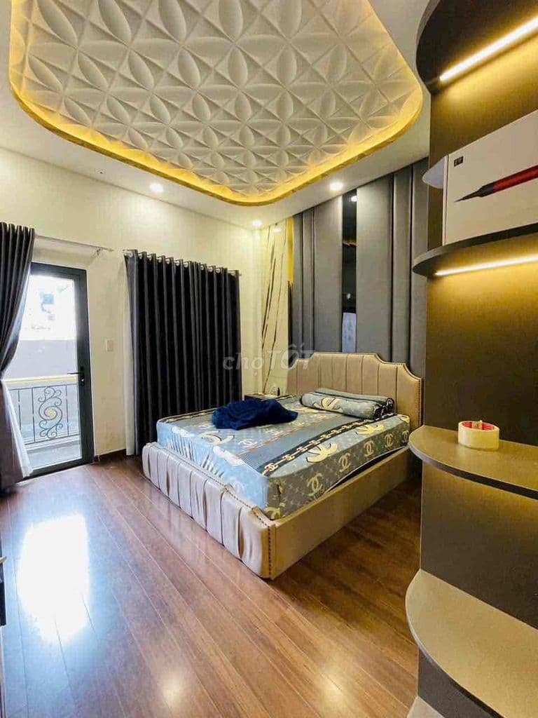 Bán gấp nhà Đường số Q7 dt: 4x18m giá 13,9 ty dt 4x18m 3 Lầu giá 15 ty