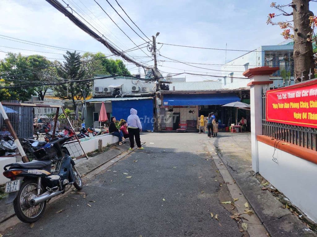 NGƯỜI QUEN CẦN BÁN ĐẤT TẶNG NHÀ NÁT - SÁT MẶT TIỀN ĐƯỜNG HẬU GIANG - Ảnh 2