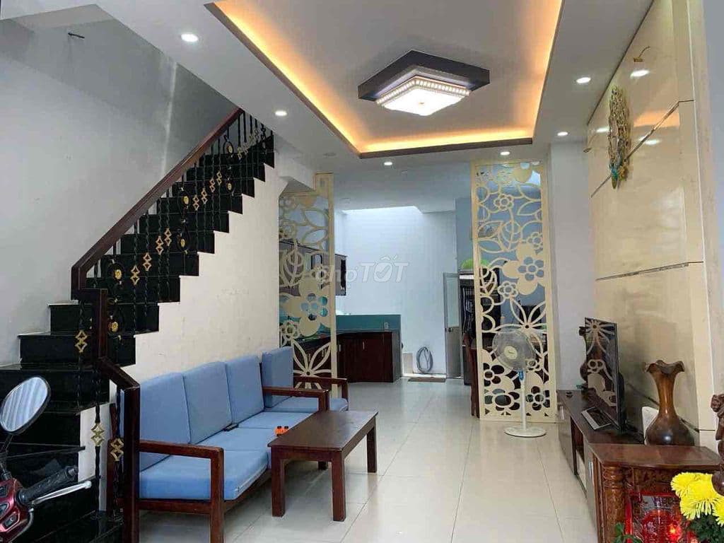 nhà gần cầu vượt ngã tư ga Q12 1 lầu 2pn hẻm xe hơi sổ Hồng chính chủ