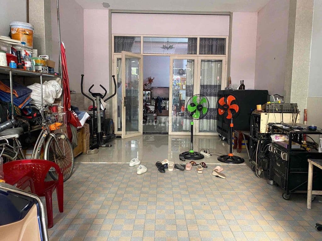 Nhà cấp 4 rộng rãi thoáng mát ngay Bà Điểm gần 2 chợ lớn - Ảnh 2