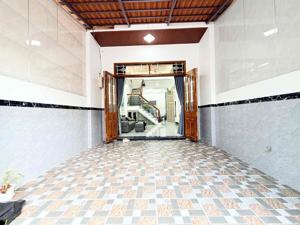 NHÀ HẺM NHỰA XE HƠI ĐƯỜNG LÂM THỊ HỐ NHỈNH 4 tỷ 5 - Ảnh 2