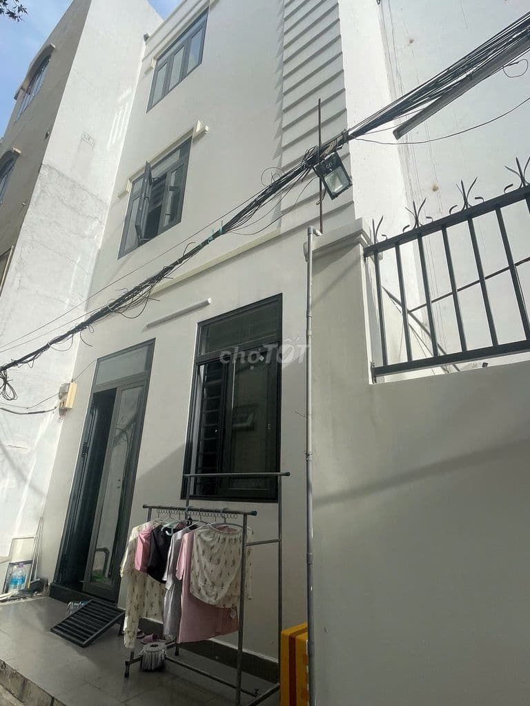 Bán nhà gần mặt tiền 2pn đường Lạc Long Quân, Quận Tân Bình