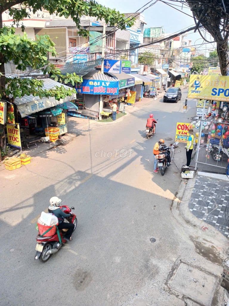 Nhà lô góc, mặt tiền đường 12m, quận Bình Tân, 63m2, chỉ 6 tỷ hơn.