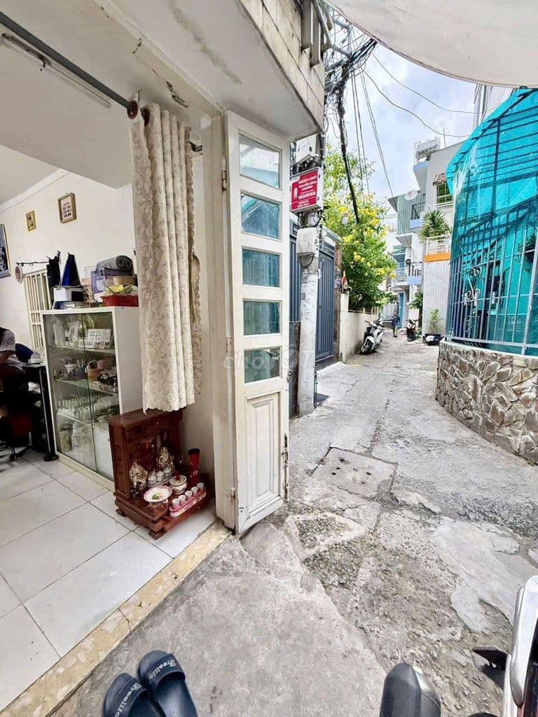 nhà hẻm thông ra chợ sát đường xe hoi trục Quang Trung - Ảnh 2