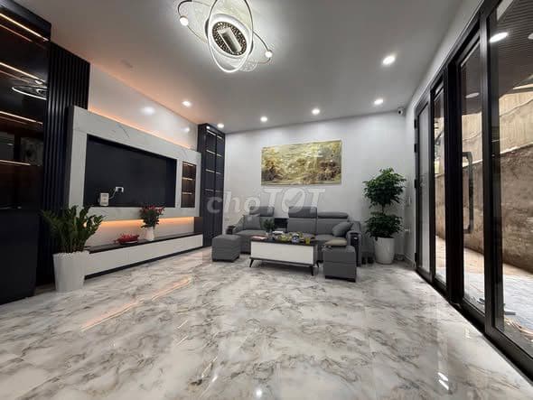Nhà Vĩnh Tuy - HBT, 43m2, 5 tầng, thang máy, nội thất