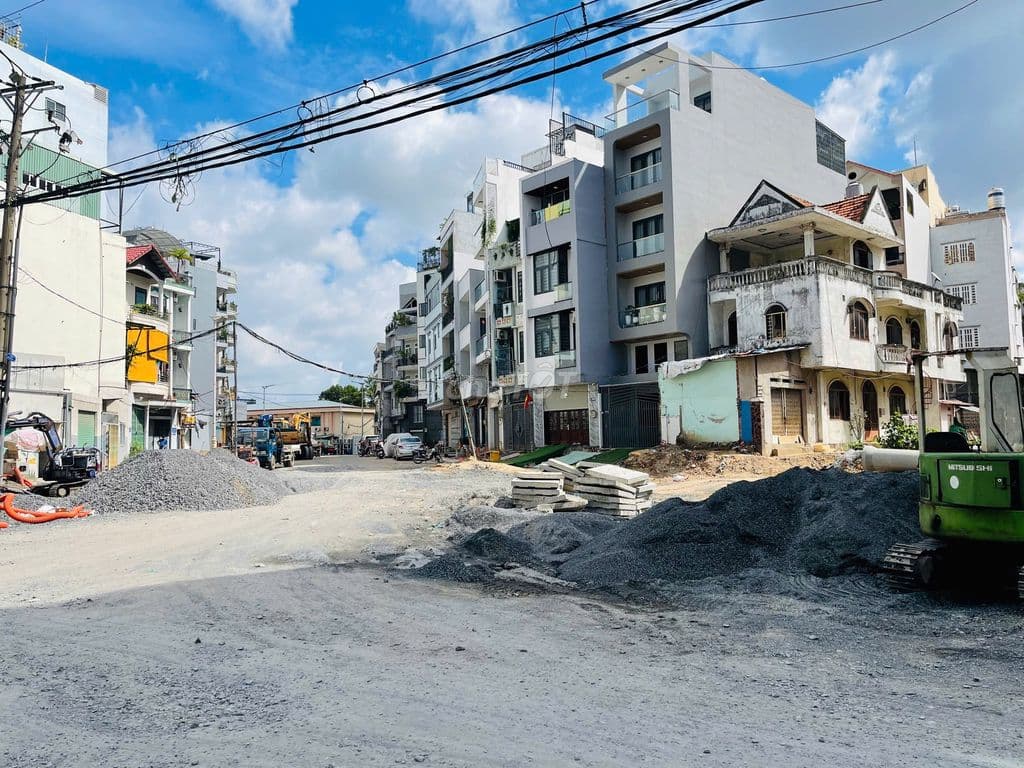 Siêu Phẩm 1 trệt 1 lầu sân thượng ngã 5 đường giải phóng chỉ 13,5 tỷ