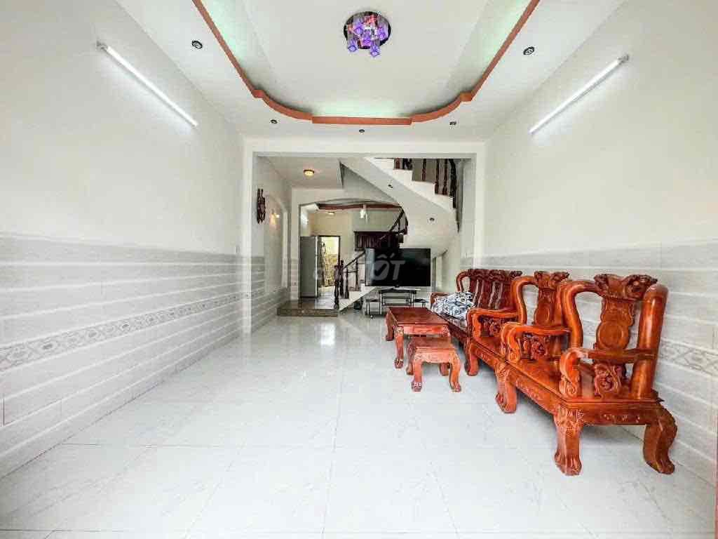 CHỈ 4 TỶ HƠN- BÁN NHÀ QUẬN 7– GẦN NGÃ 4 NGUYỄN THỊ THẬP– DT 4.1x14– 3P - Ảnh 2