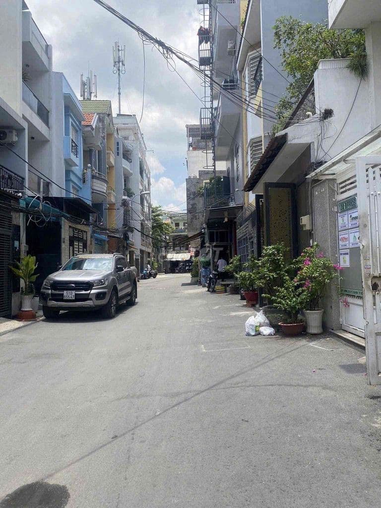 đất hiếm - Hẻm 8m Dương Quảng Hàm (4m x 14m)