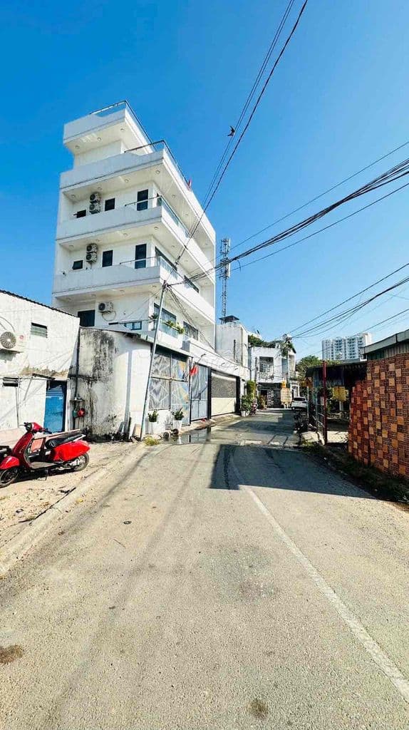 Giáp PHẠM VĂN ĐỒNG , LINH TÂY - 310m2 ( nở hậu ) - Hẻm oto - Sổ riêng.