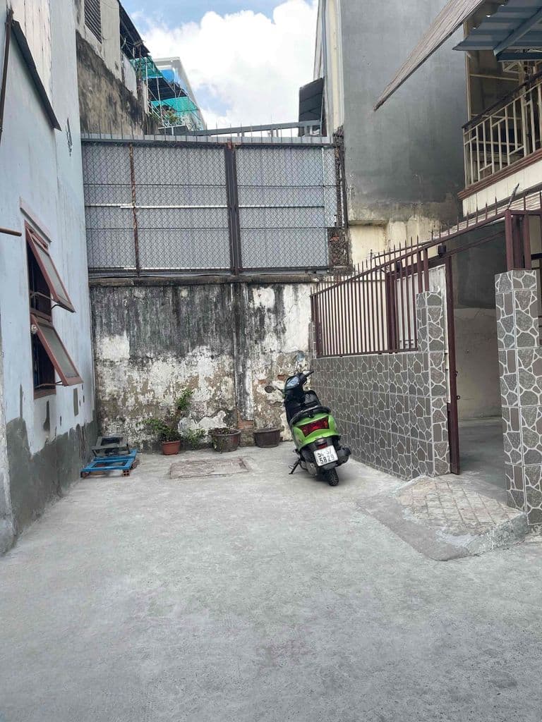 NHỈNH 6 TỶ - 60m2(4x15) - 2 TẦNG - BÌNH THẠNH GIÁP Q1 - CÓ SÂN RỘNG