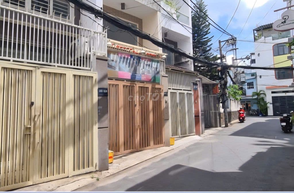 Gấp bán, giảm còn 9,79 tỷ tl- Nhà đẹp 5 tầng, ô tô ngủ trong nhà