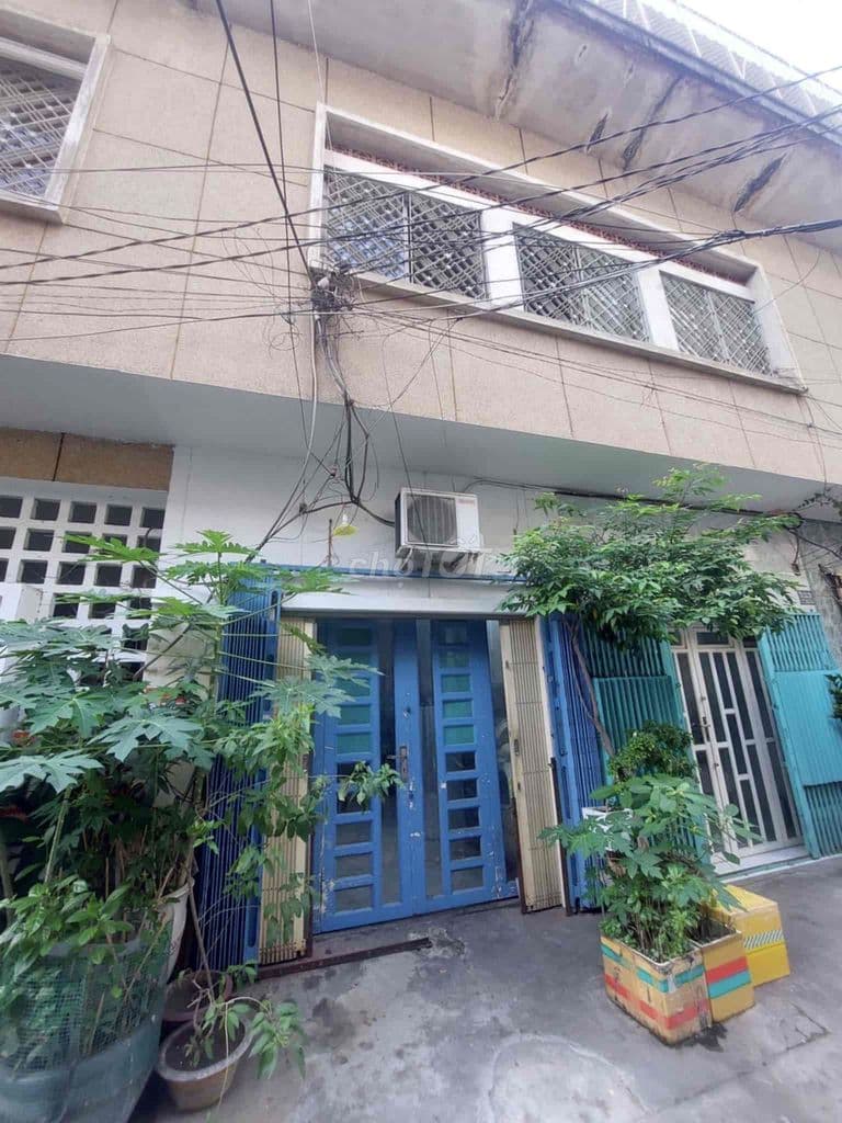 QUẬN 10 - SÁT ĐẠI HỌC HOA SEN - NHÀ TẬP THỂ TẦNG TRỆT - HẺM XE HƠI - C