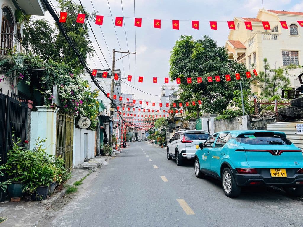 NHÀ C4 NGAY VINCOM_MẶT TIỀN HẺM NGANG 10M_CÁCH ĐẠI HỌC CHỈ 100M - Ảnh 2