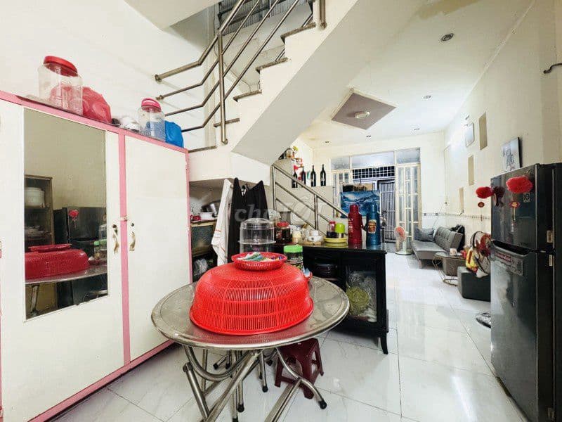 Hẻm xe hơi vào nhà tại khu giáo xứ Tân Hưng. Nhà DT 45m2 giá 4.69 Tỷ