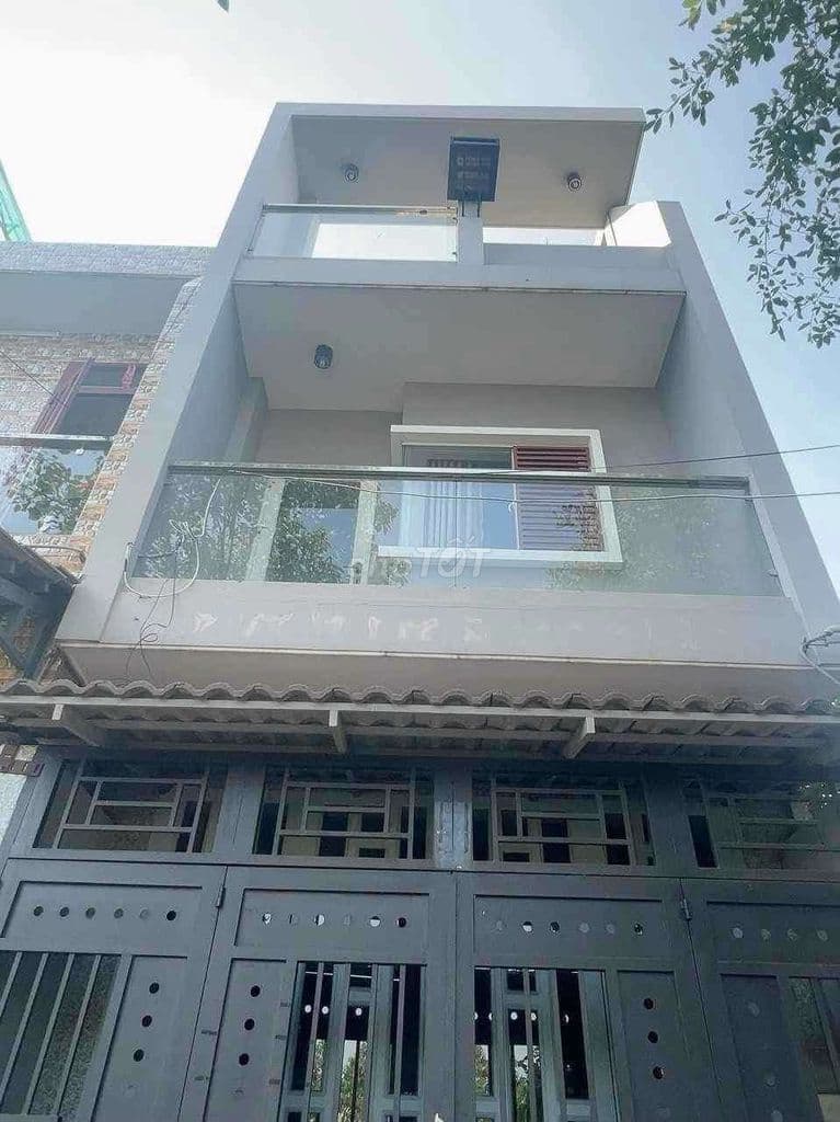 Bán nhà KDC Bình Phú đối diện công viên