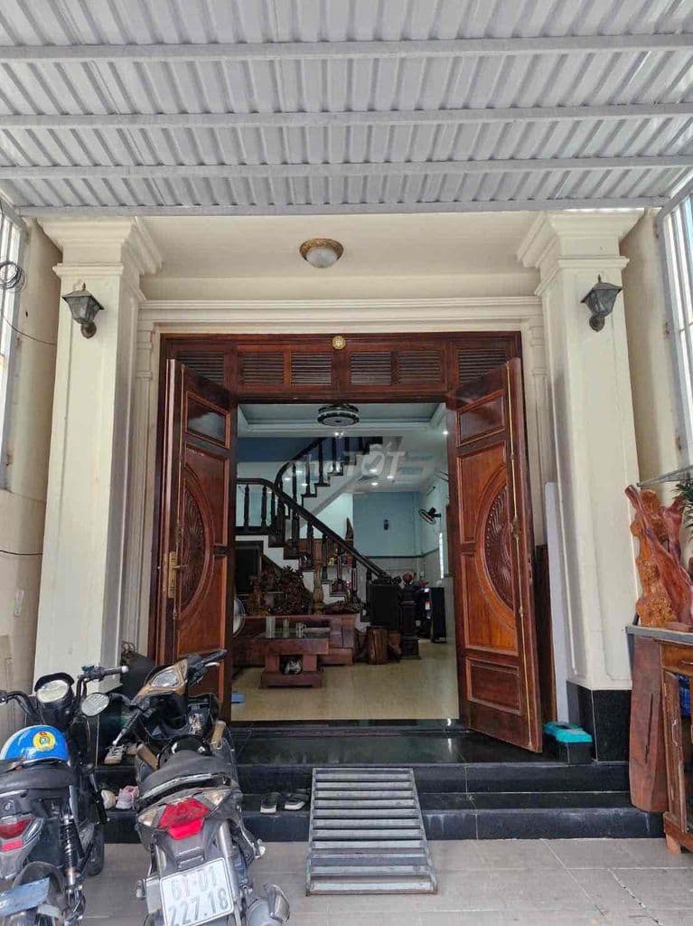 Nhà 3 Tầng, sân đậu oto, Ngô Chí Quốc, Bình Chiểu, Thủ Đức