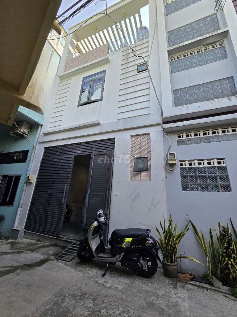 nhà đẹp xây kiên cố ngay ngã 4 Bảy Hiền , ngang 5m x dài 8m2 vuông vức