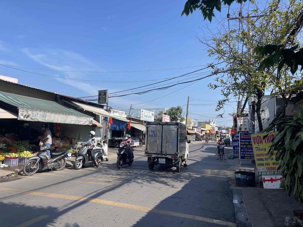 NHÀ 10m X 30m-Mặt Tiền Trần Văn Mười-Ngay Ngã 3 Phan Văn Hớn - Ảnh 3