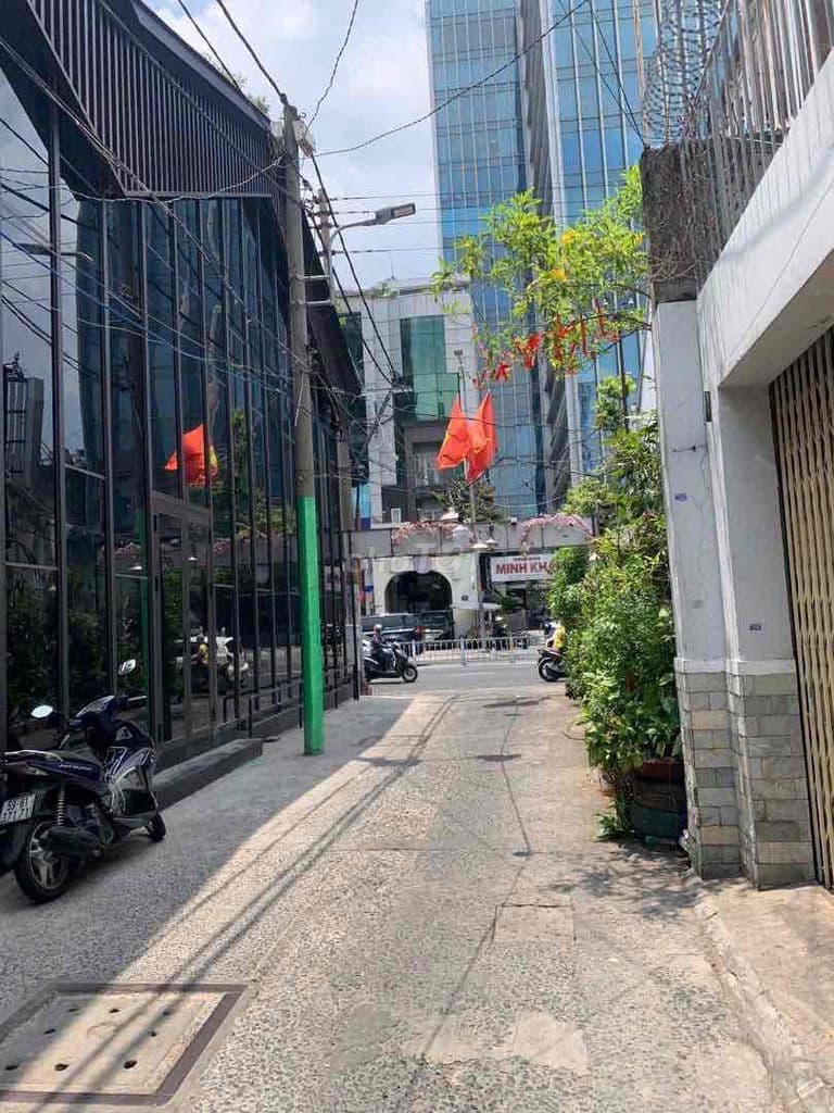 BÁN NHÀ 4 TẦNG 64M2 HẺM Ô TÔ SÁT MT NGUYỄN THỊ MINH KHAI Q1 16.5 TỶ