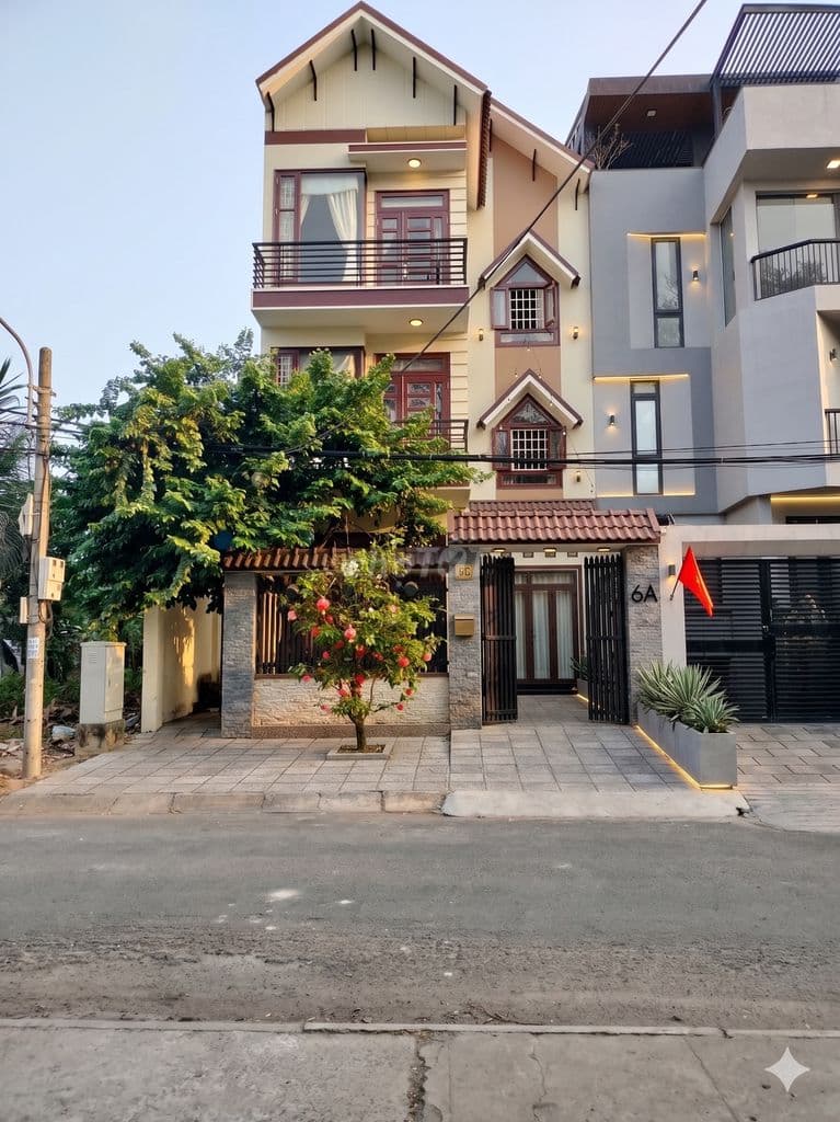 BIỆT THỰ VIEW CÔNG VIÊN CẦN THANH KHOẢN GẤP TRONG THÁNG NÀY