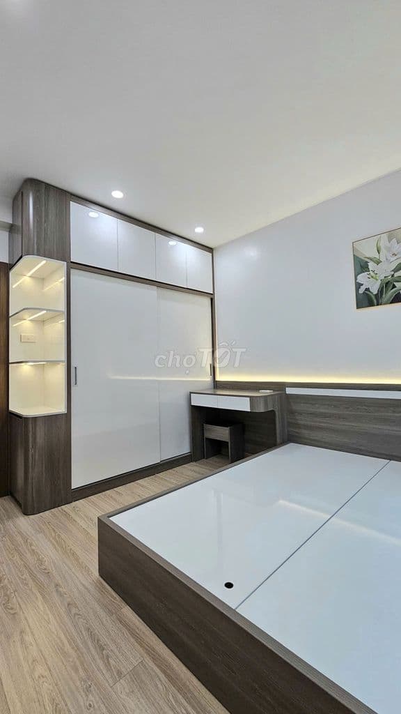 Bán căn hộ nơ 5 bán đảo linh đàm - view hồ- sổ đỏ -3PN - Nhà đẹp