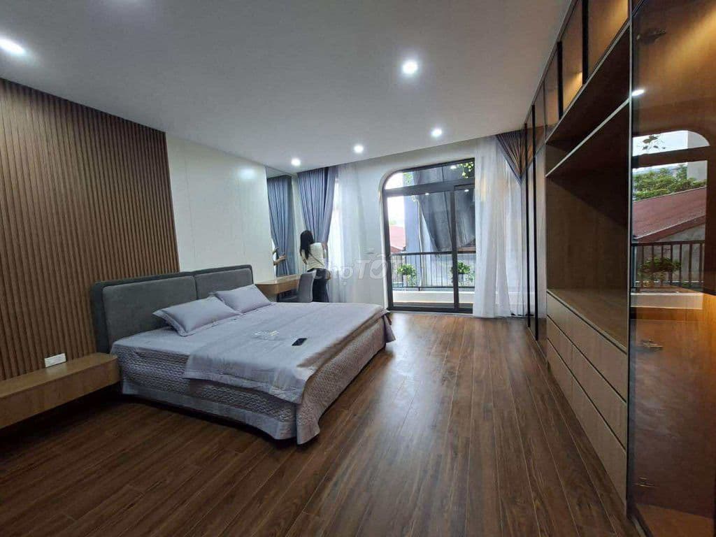 nhà đẹp tại việt hưng - diện tích 45m2 . 6 tầng mới - giá hơn 6 tỷ