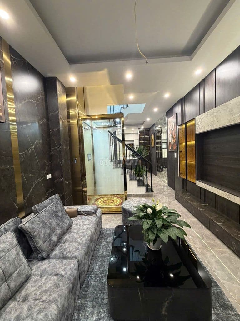 HOT ĐỐNG ĐA 5 TẦNG THANG MÁY 6P KK NGÕ RỘNG NỘI THẤT HIỆN ĐẠI Ở NGAY