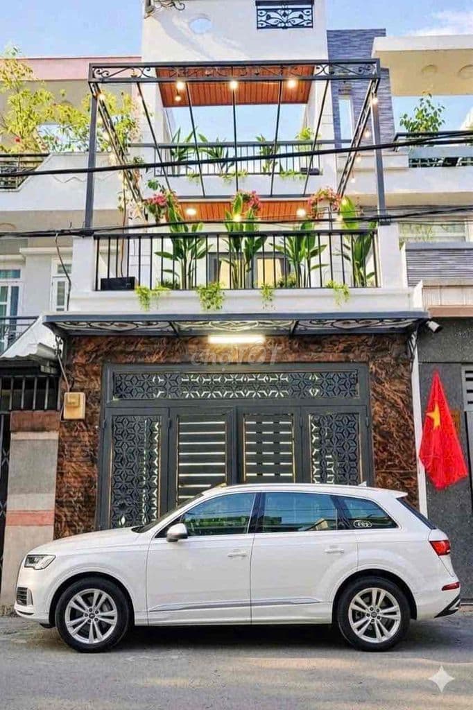 Bán gấp nhà mới 4x23m 1 trệt 2 lầu st 4PN 4WC full nội thất cao cấp