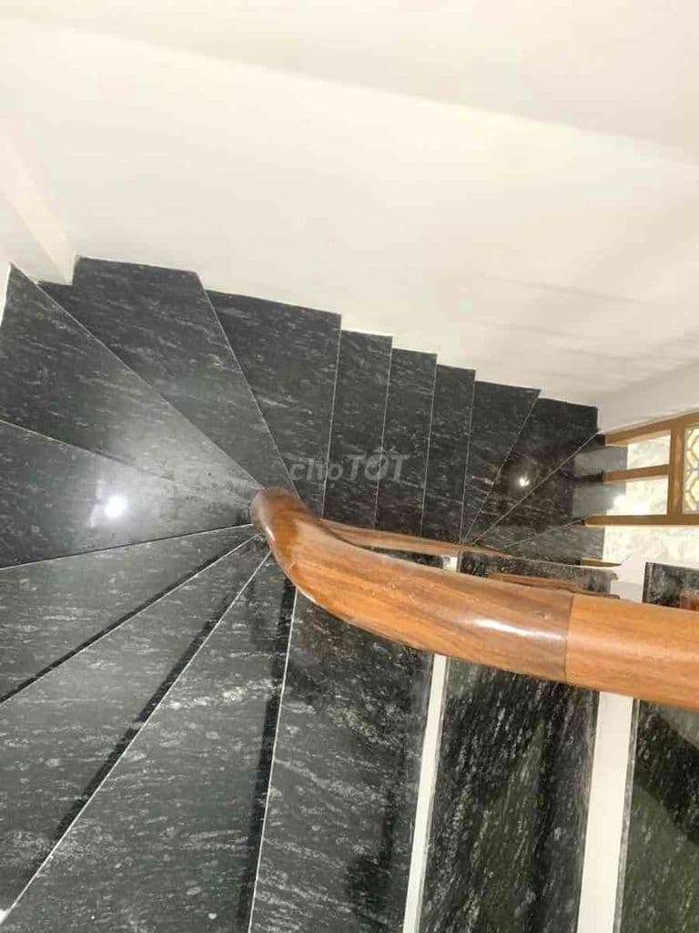 Nhà đẹp ở luôn, 30m, 5 tầng, 3 ngủ, ngõ bagac thông , chưa đến 5 tỷ - Ảnh 3