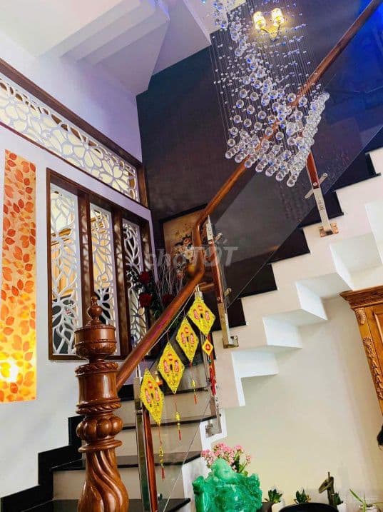 Bán nhà mặt tiền Hoa Lan, Phường 2, quận Phú Nhuận DT 4x16m 5 tầng