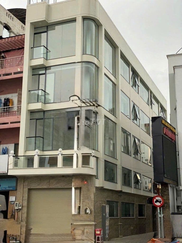 Bán Gấp Nhà Góc 2MT 128 Phan Đăng Lưu P3 Quận Phú Nhuận 5.7mx27m 4 lầu