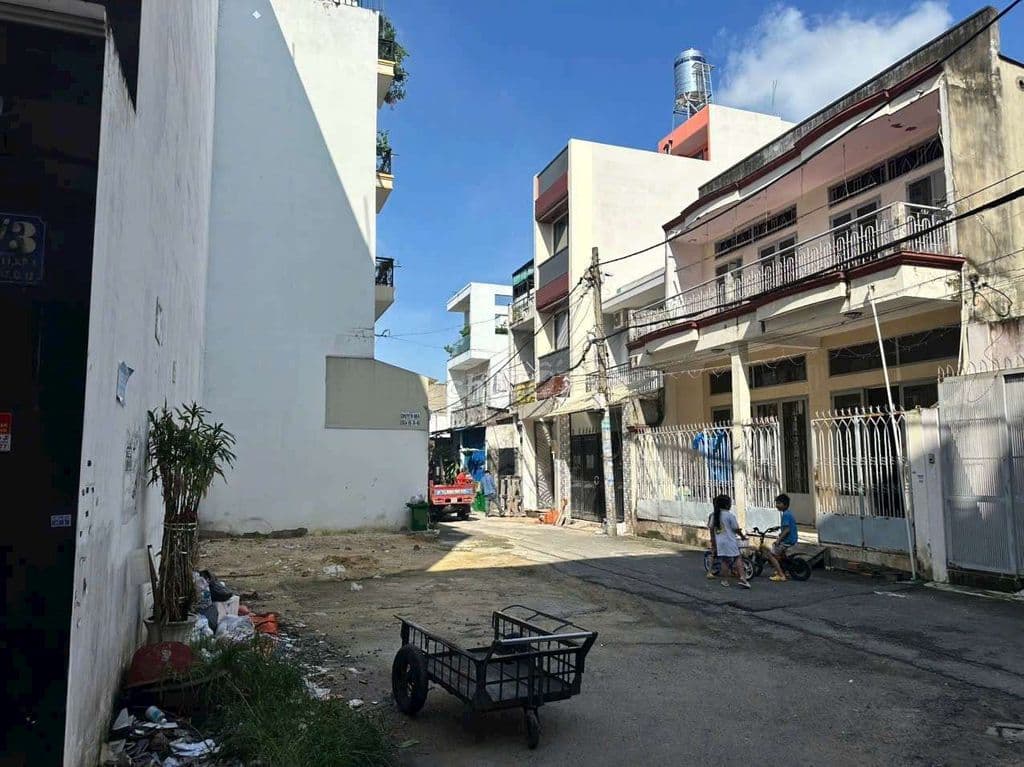 Cần bán gấp lô đất PTTN Q12.DT 5x12.sổ hồng riêng xây tự do hėm xe hơi