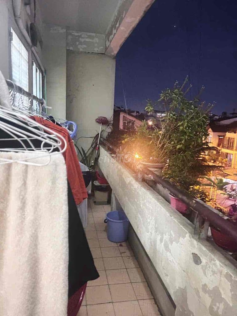 Chung cư có thang máy. DT 58m2 có 2 pn,2 wc - Ảnh 2