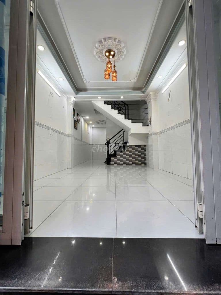 Nhà bán .sổ hồng riêng.hoàn công đầy đủ