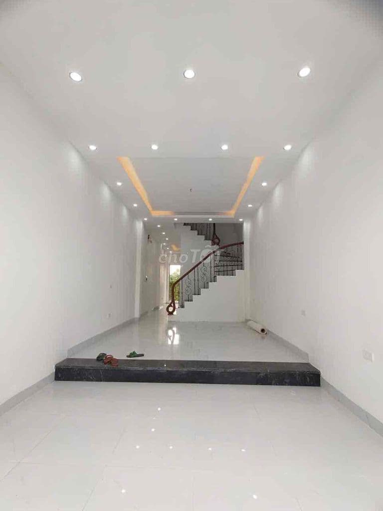 Nhà Phượng Cách 42m2 Đơn Lập 4 tầng Ô tô đỗ cổng giá 3 tỷ 9 - Ảnh 2