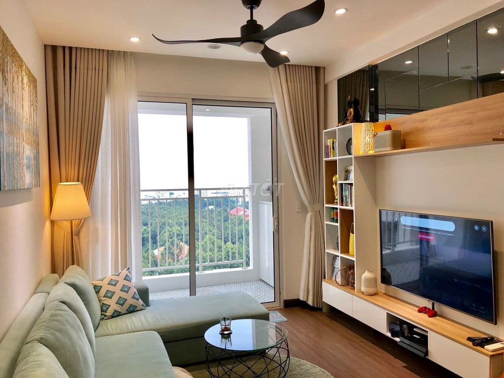 Bán căn hộ tầng trung, 73m2 + 2PN, hướng Đông Tứ Mệnh, Full NT nhà đẹp